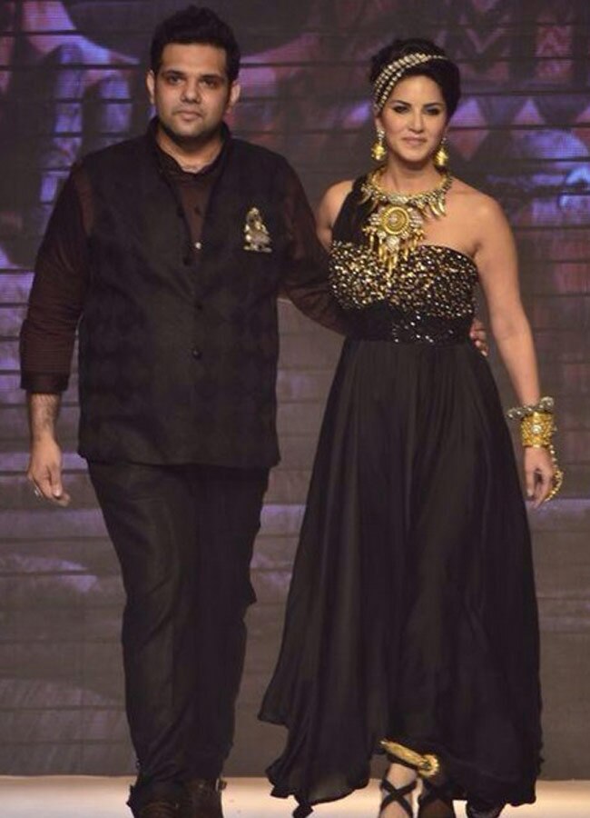 बोल्ड बेबी डॉल सनी लियोन की चुनिंदा तस्वीरें