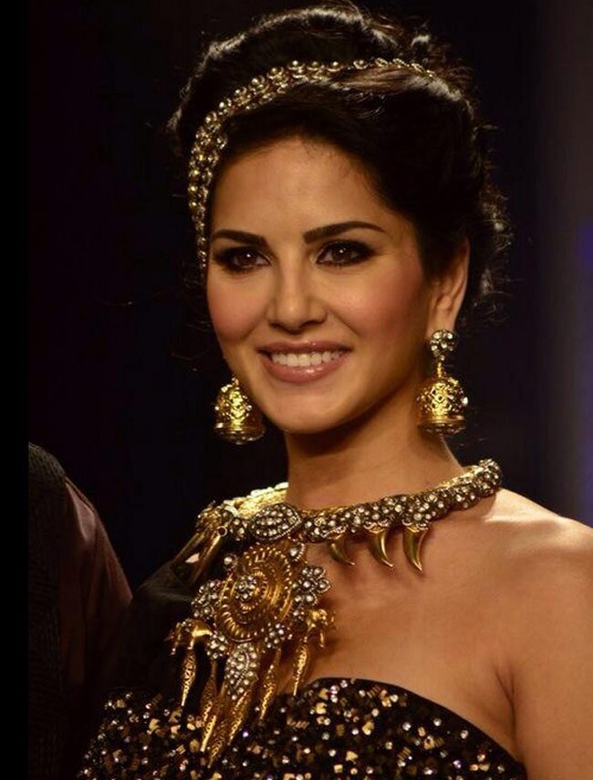 बोल्ड बेबी डॉल सनी लियोन की चुनिंदा तस्वीरें