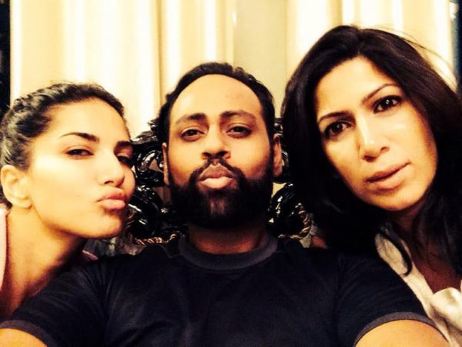 फिल्‍म 'लीला' के सेट पर सनी लियोन का जलवा