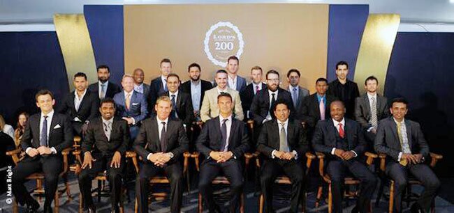 संन्यास के बाद जब तेंदुलकर ने थामा बल्ला और गेंद...