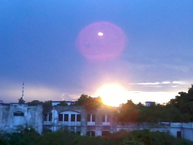 आसमान में दिखी उड़न तश्‍तरी, खगोलशास्त्री की नजर में UFO