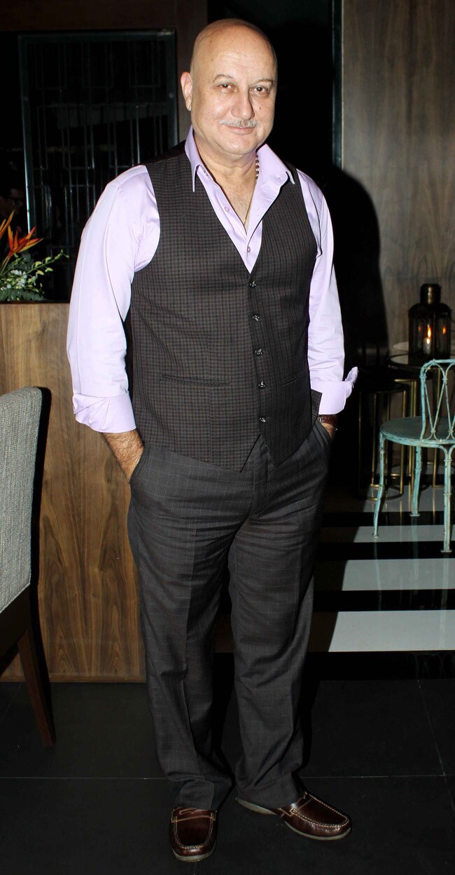 रेस्‍त्रां ओपनिंग में पहुंचे बॉलीवुड दिग्‍गज