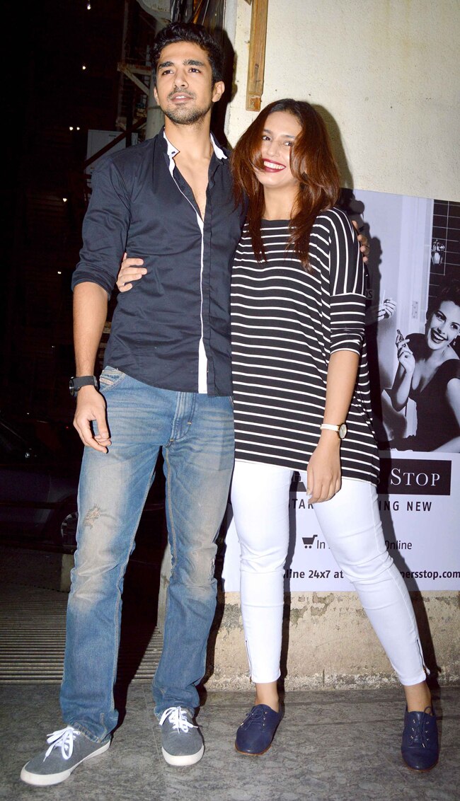 कटियाबाज की स्‍पेशल स्‍क्रीनिंग पर सितारों का जमावड़ा