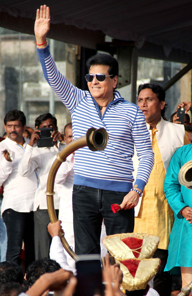 दही हांडी में बॉलीवुड सितारों ने मचाई धूम