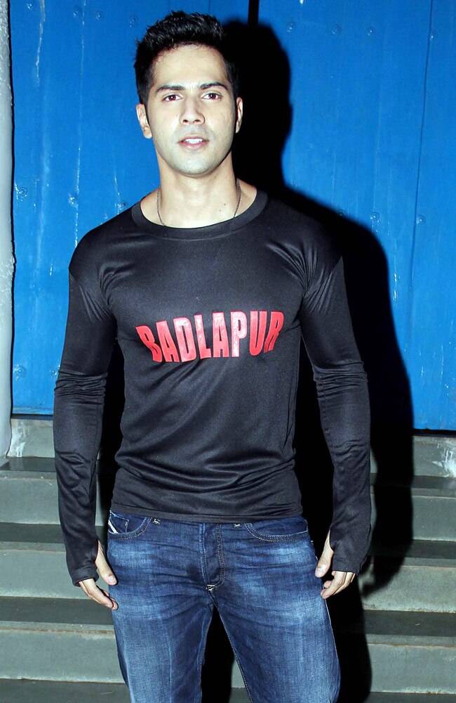 फिल्म 'बादलपुर' की शूटिंग खत्म, सितारों ने की पार्टी