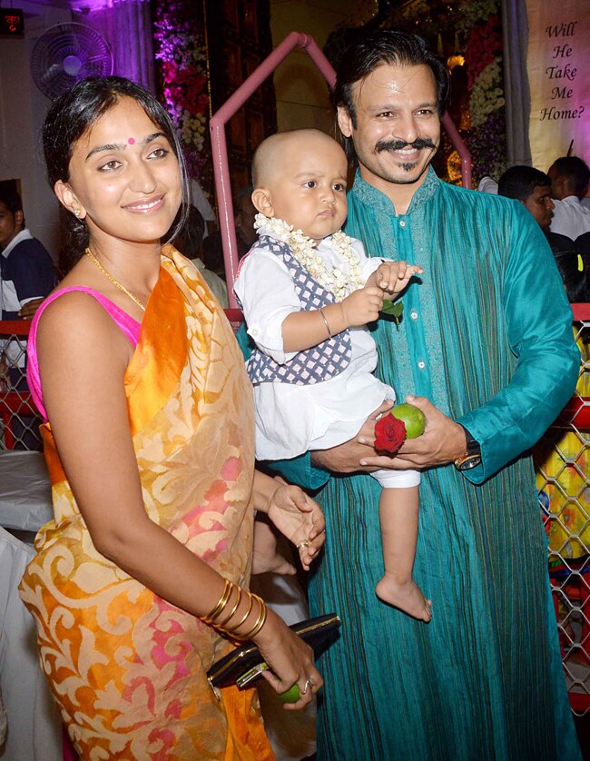 परिवार के साथ बॉलीवुड सितारों ने मानाई जन्माष्टमी