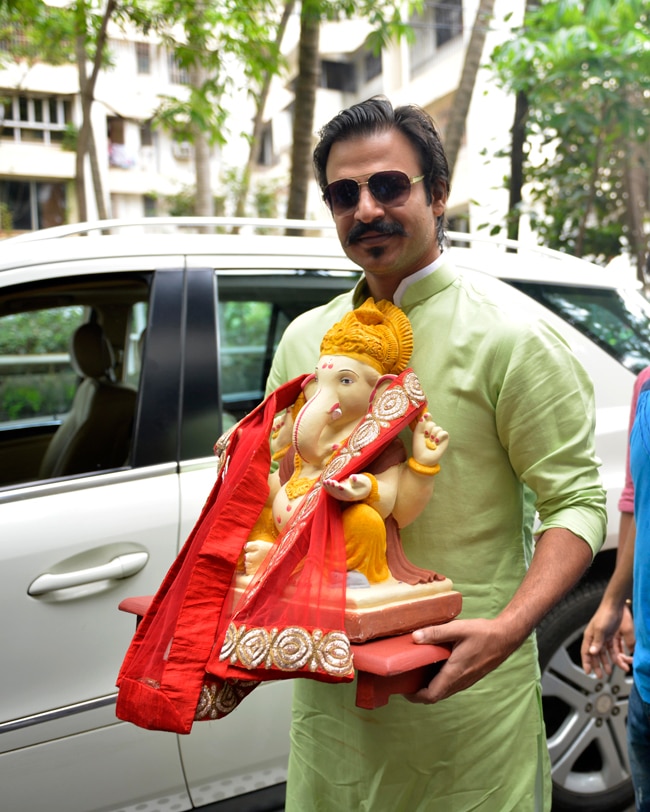 बॉलीवुड सेलेब्रिटीज के घर आए गणपति बप्पा...