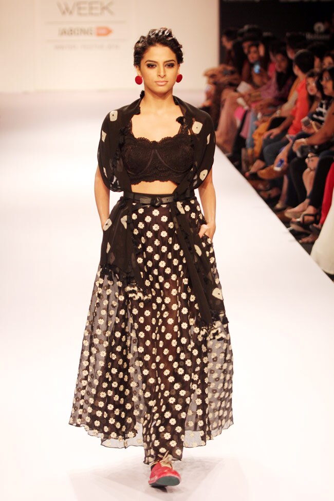 लैक्मे फैशन वीक के रैंप पर दीया, बिपाशा और मलाइका के जलवे