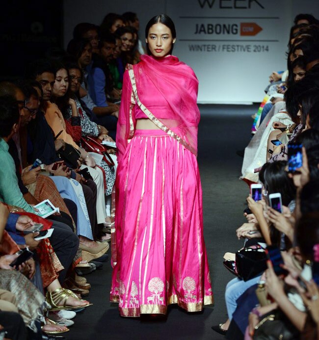 लैक्‍मे फैशन वीक में चित्रांगदा और नेहा का जलवा