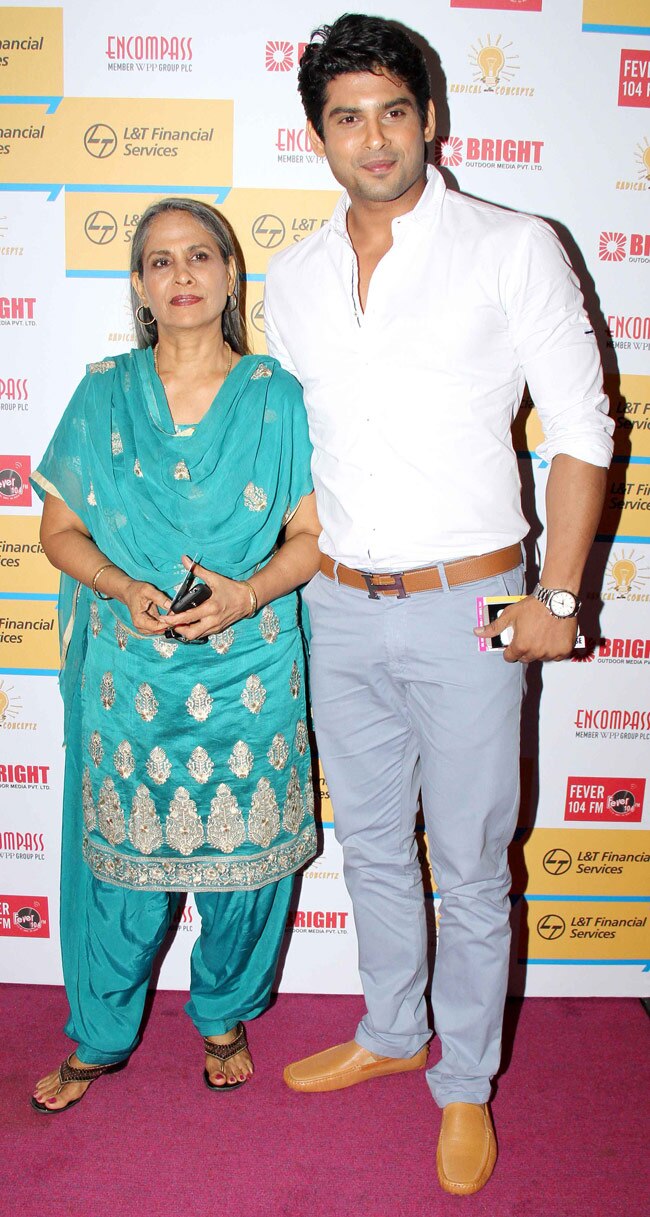 'लिव लव लाफ शान से' कॉन्सर्ट में हस्तियों का जमावड़ा