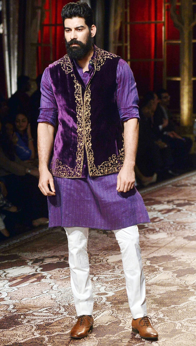 ब्राइडल फैशन वीक में रैंप पर अदिति राव हैदरी का जलवा