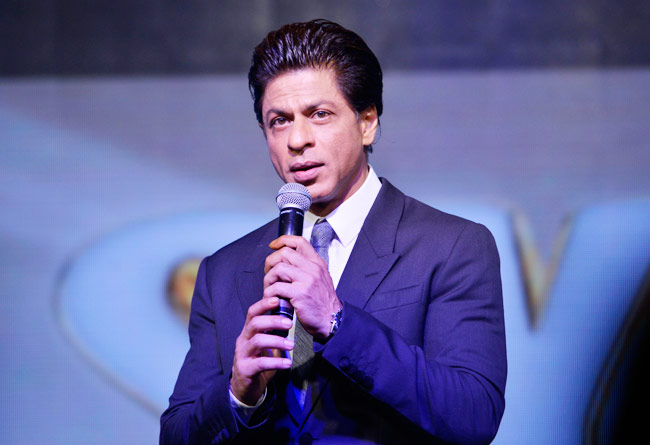 पूरी दुनिया के सामने शाहरुख खान ने उड़ाया आमिर खान का मजाक