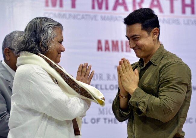 किताब विमोचन पर पहुंचे आमिर खान...