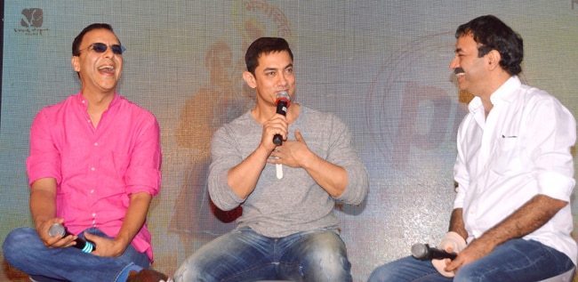 'पीके' के दूसरे पोस्‍टर लॉन्‍च ने लूटी दर्शकों की वाहवाही