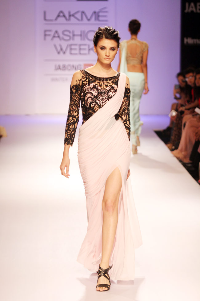 लैक्मे फैशन वीक के रैंप पर दीया, बिपाशा और मलाइका के जलवे