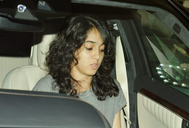 ‘मर्दानी’ की स्पेशल स्क्रीनिंग पर पहुंचे आमिर खान