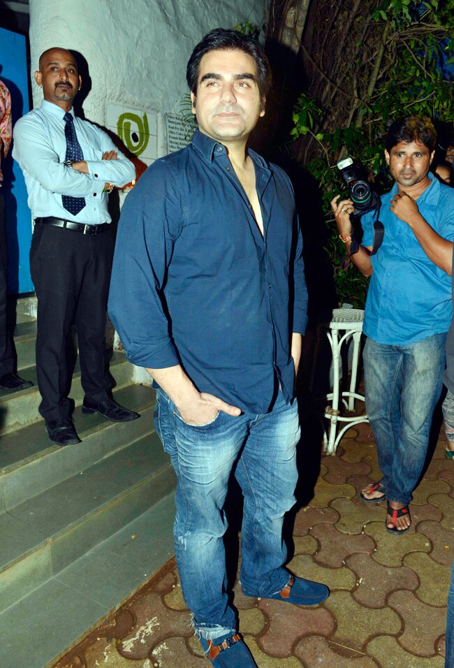 मलायका, अमृता और करिश्‍मा कपूर का नाइटआउट