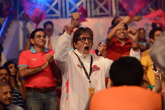 अभिषेक की कबड्डी टीम को चीयर करने पहुंचा बच्चन परिवार