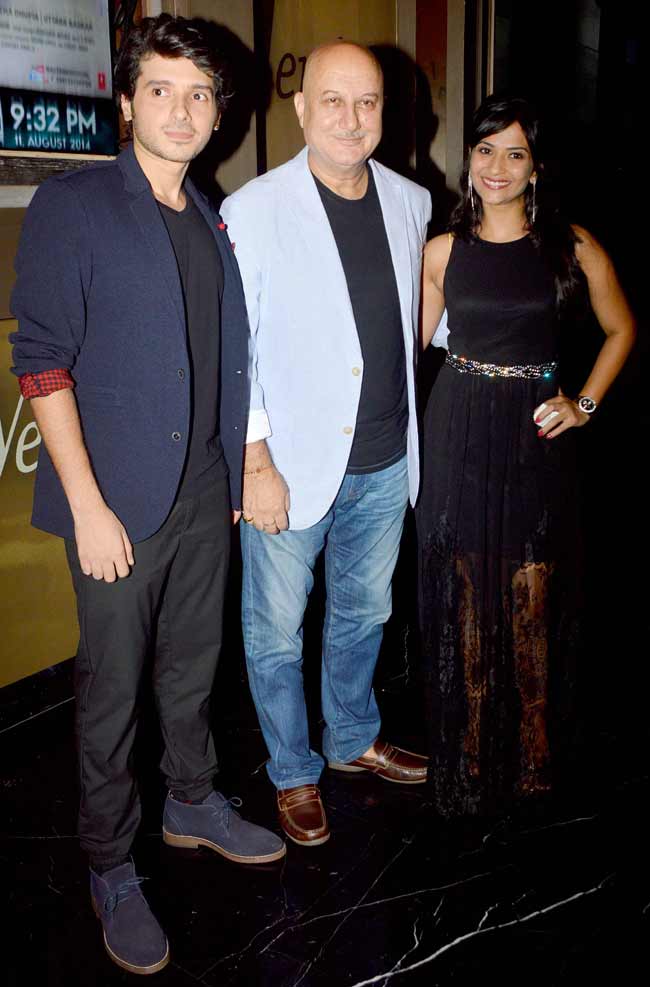 'इक्कीस तोपों की सलामी' के ट्रेलर लॉन्च पर पहुंचे बादशाह खान