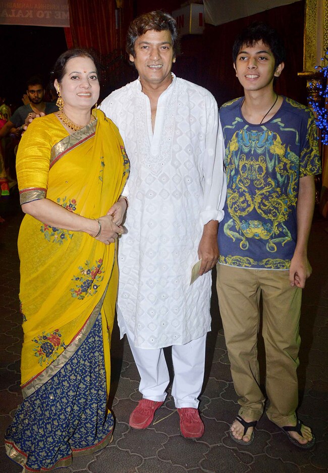 परिवार के साथ बॉलीवुड सितारों ने मानाई जन्माष्टमी