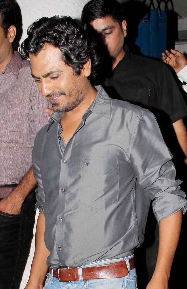 फिल्म 'बादलपुर' की शूटिंग खत्म, सितारों ने की पार्टी