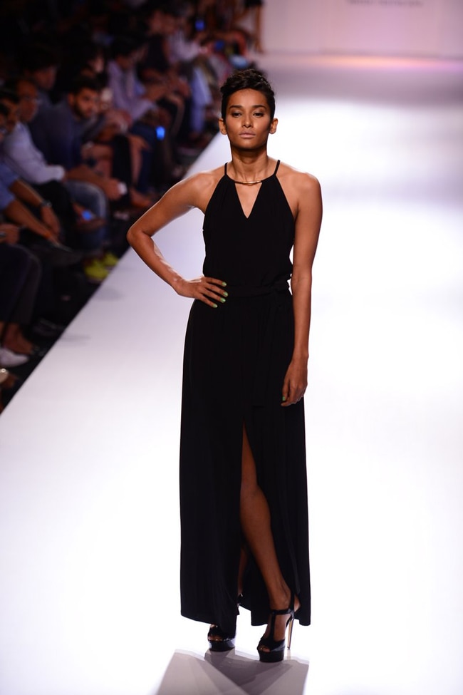 लैक्‍मे फैशन वीक में जलवे बिखेरतीं जैकलीन