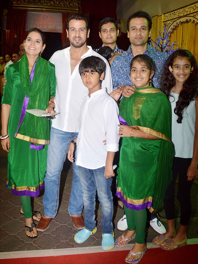 परिवार के साथ बॉलीवुड सितारों ने मानाई जन्माष्टमी