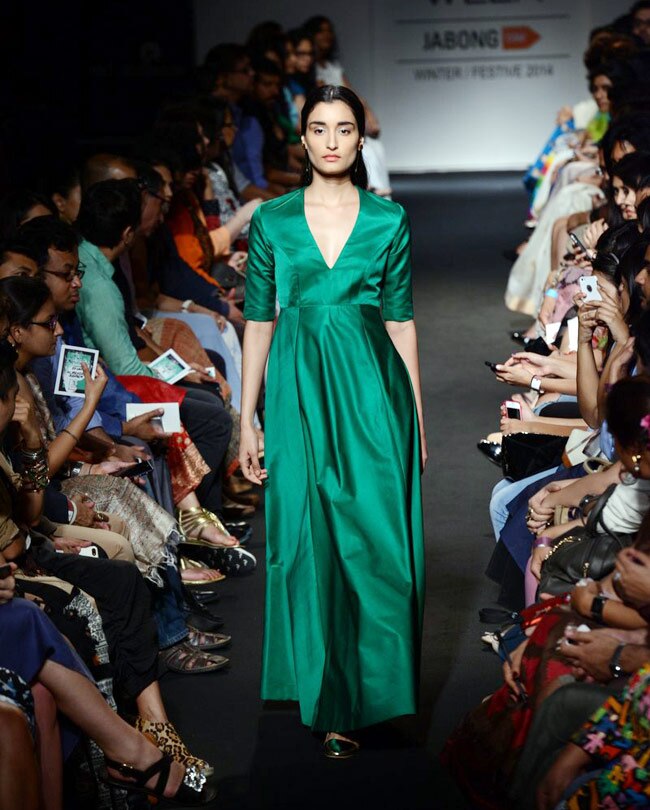लैक्‍मे फैशन वीक में चित्रांगदा और नेहा का जलवा