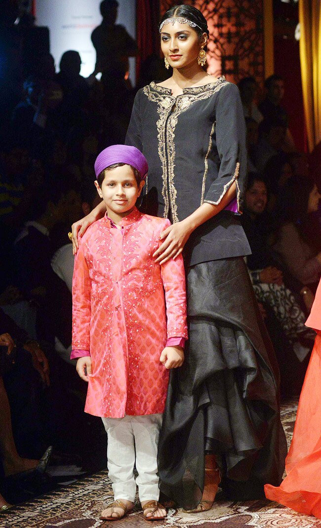 ब्राइडल फैशन वीक में रैंप पर अदिति राव हैदरी का जलवा