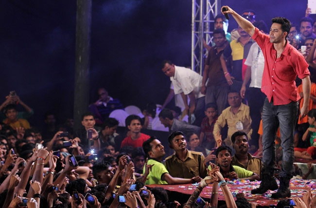 दही हांडी में बॉलीवुड सितारों ने मचाई धूम