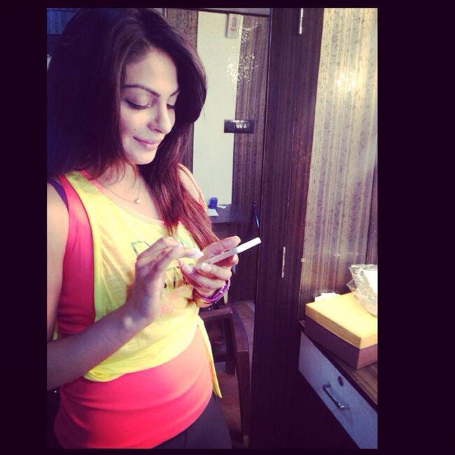 बर्थ डे गर्ल नीरू बाजवा की खास तस्वीरें...