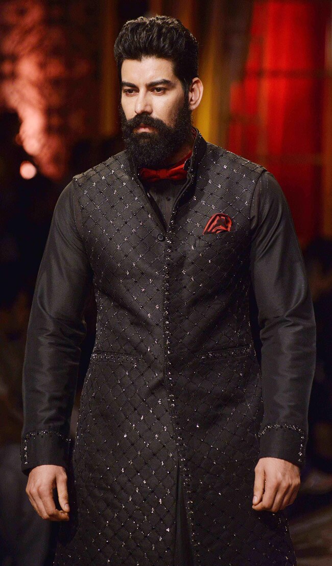 ब्राइडल फैशन वीक में रैंप पर अदिति राव हैदरी का जलवा