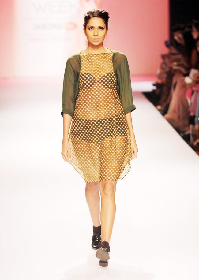 लैक्मे फैशन वीक के रैंप पर दीया, बिपाशा और मलाइका के जलवे