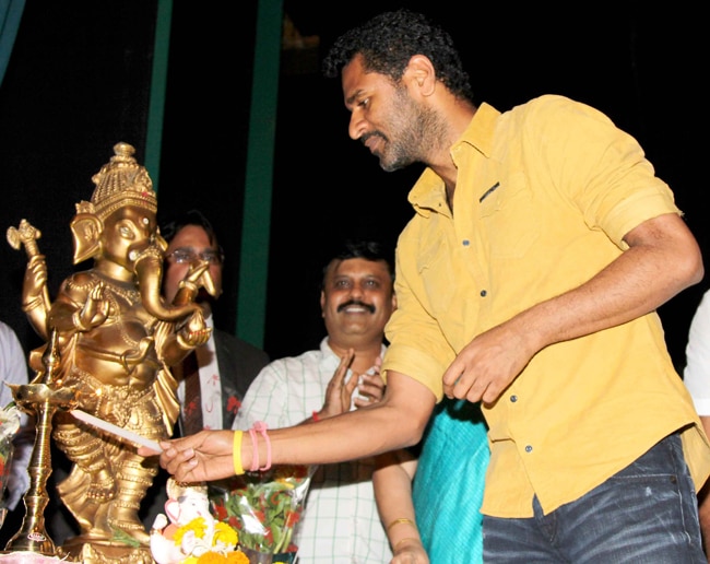 बॉलीवुड सेलेब्रिटीज के घर आए गणपति बप्पा...