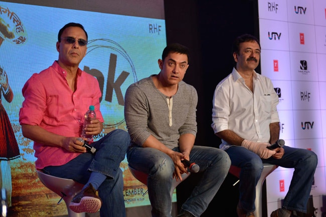 'पीके' के दूसरे पोस्‍टर लॉन्‍च ने लूटी दर्शकों की वाहवाही