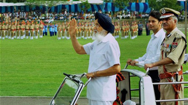 तस्वीरें: जश्न-ए-आजादी में डूबा पूरा देश