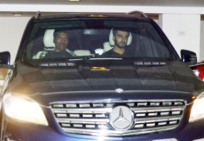 बॉलीवुड सितारों से गुलजार हुई करण जौहर की पार्टी