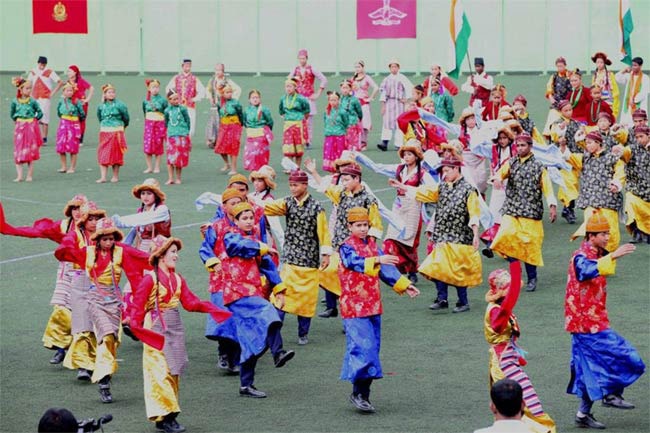 तस्वीरें: जश्न-ए-आजादी में डूबा पूरा देश