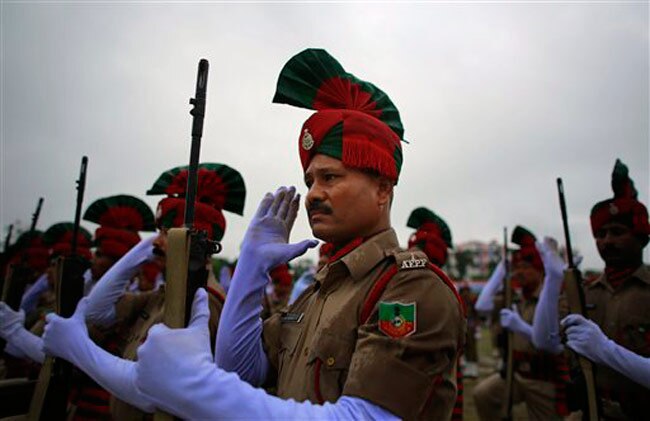 तस्वीरें: जश्न-ए-आजादी में डूबा पूरा देश