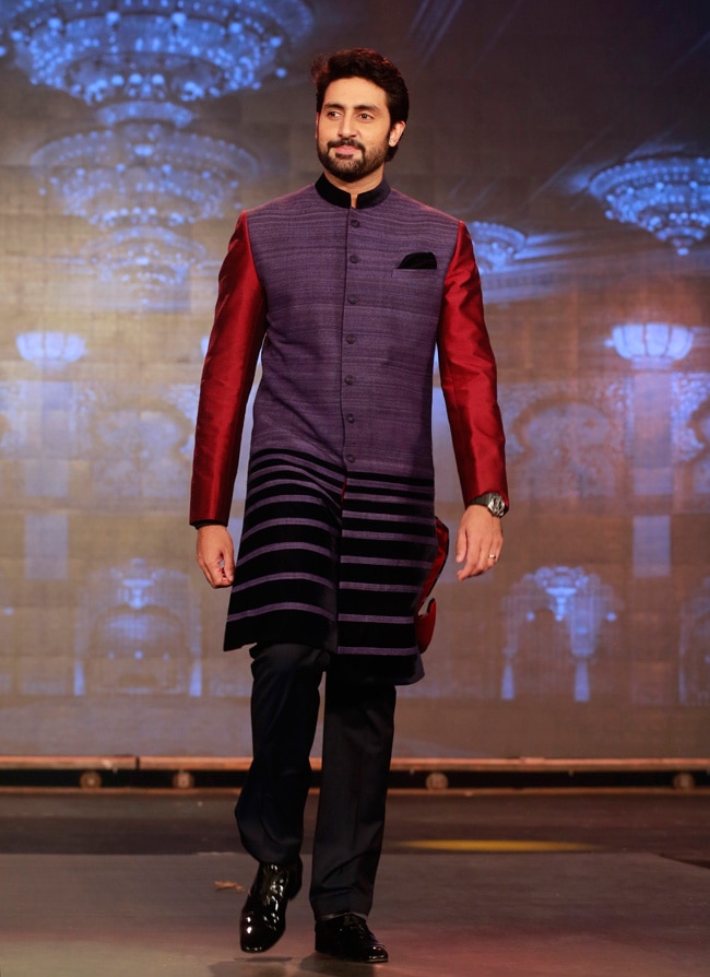 फैशन शो के साथ लॉन्च हुआ Happy New Year का ट्रेलर