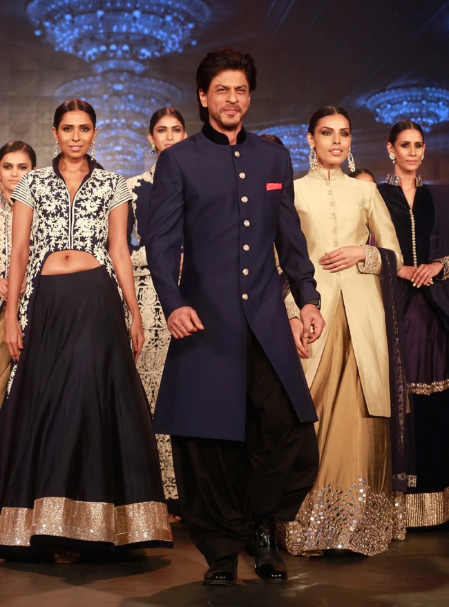 फैशन शो के साथ लॉन्च हुआ Happy New Year का ट्रेलर