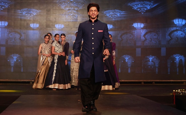 फैशन शो के साथ लॉन्च हुआ Happy New Year का ट्रेलर