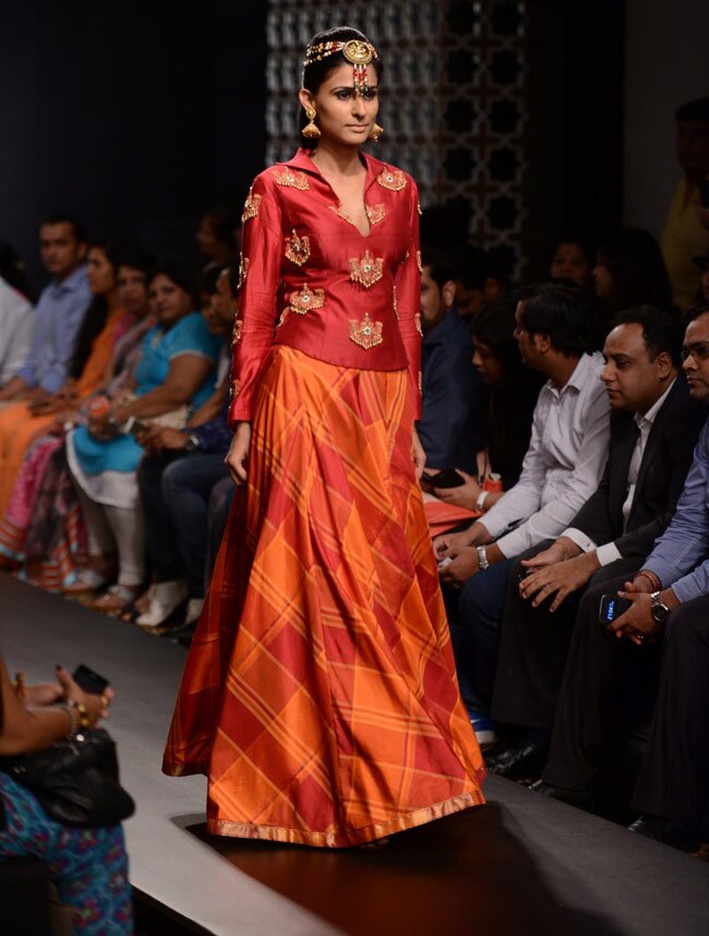 लैक्‍मे फैशन वीक में चित्रांगदा और नेहा का जलवा