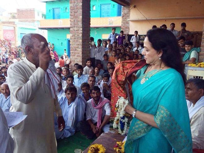 शाहरुख बने डाकू तो सनी लियोन बनीं मर्लिन मुनरो!