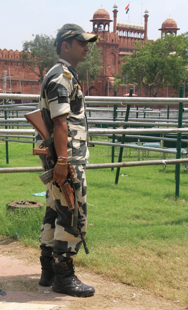 स्वतंत्रता दिवस की तैयारियों में डूबा देश