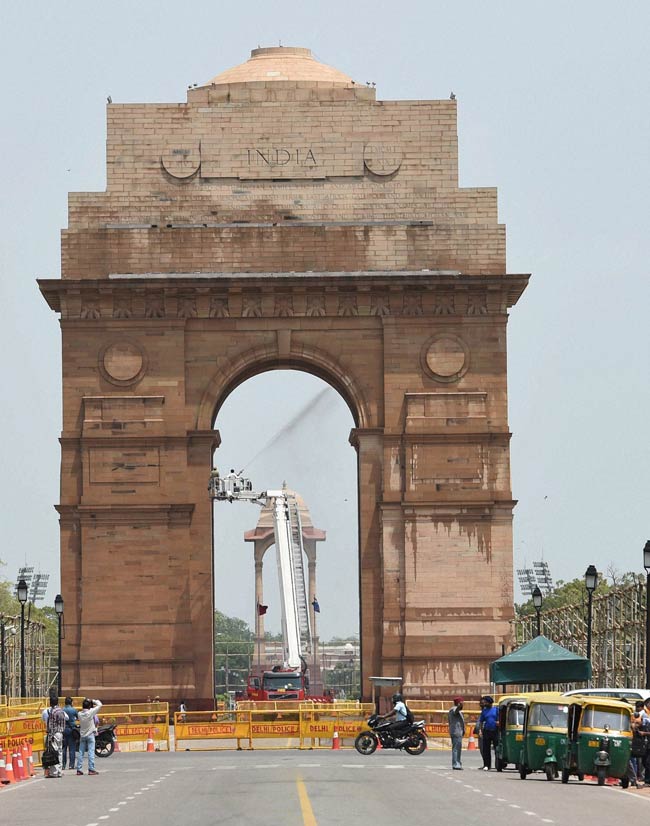 स्वतंत्रता दिवस की तैयारियों में डूबा देश