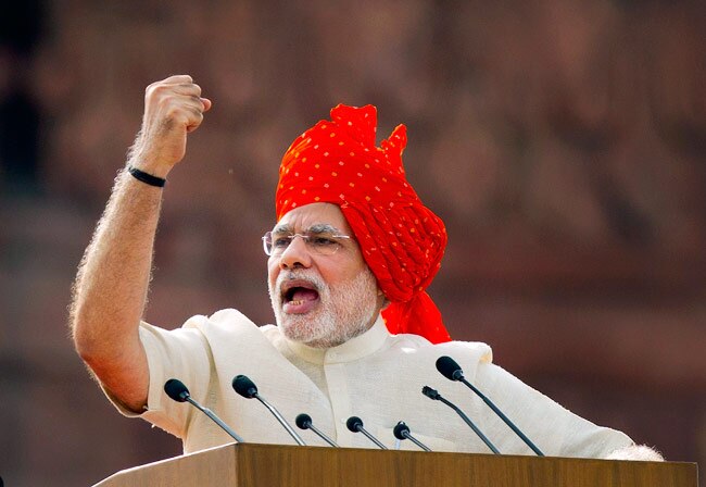 लाल किले पर शान से फहराया तिरंगा