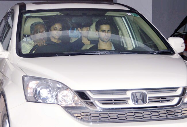 बॉलीवुड सितारों से गुलजार हुई करण जौहर की पार्टी