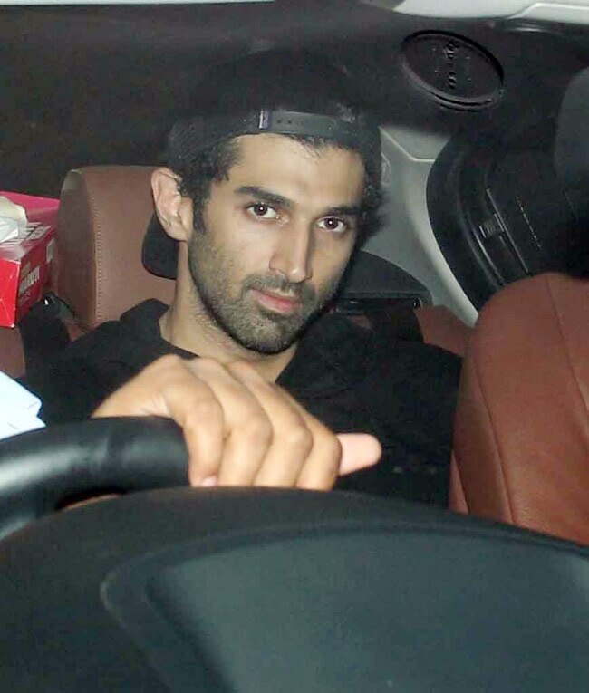 बॉलीवुड सितारों से गुलजार हुई करण जौहर की पार्टी