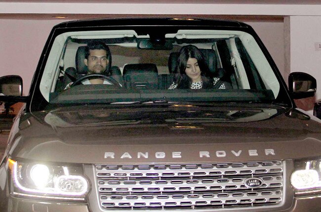 बॉलीवुड सितारों से गुलजार हुई करण जौहर की पार्टी